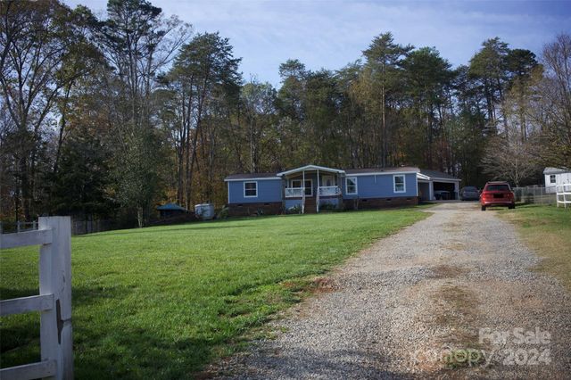 $310,000 | 5112 Green Leaf Court | Riverbend Township - Gaston County