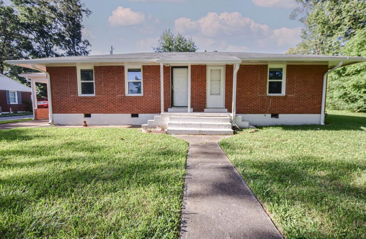 a front view of house with yard