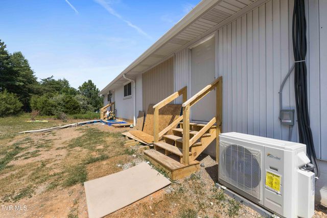 $1,000 | 17329 Lee Highway, Unit 2