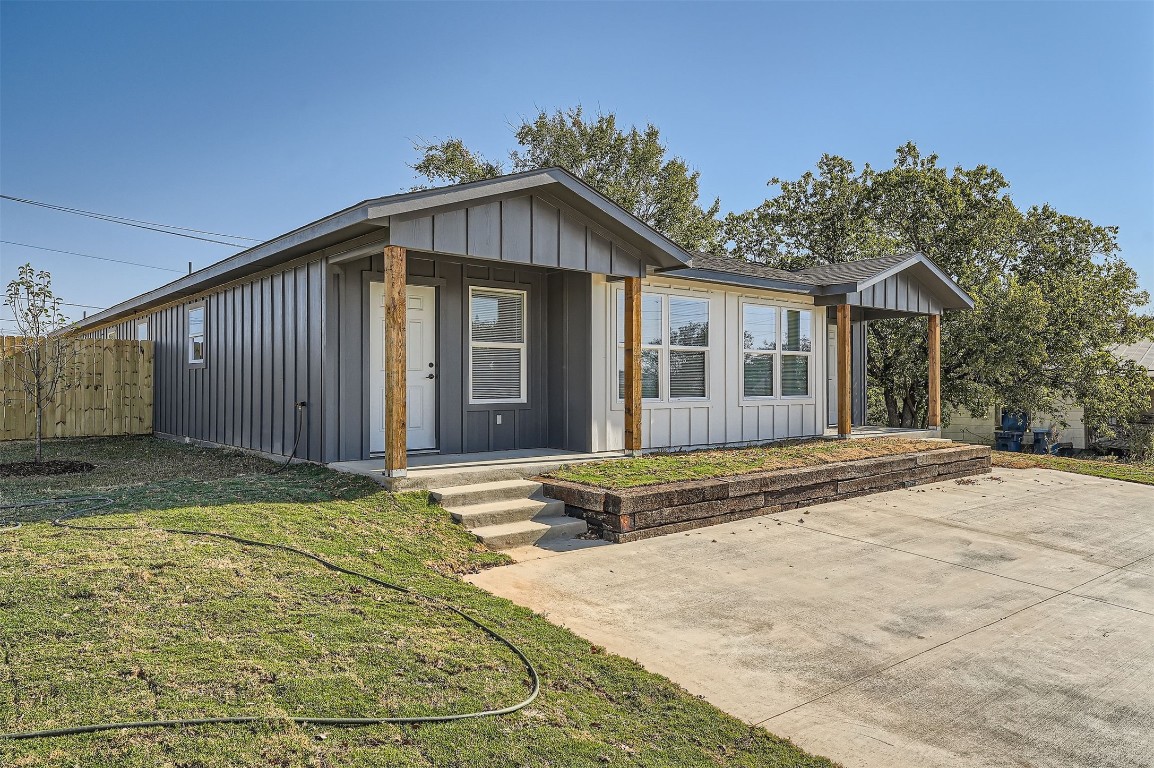 a view of a house with a outdoor space