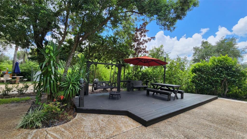 a view of a backyard with sitting area and furniture