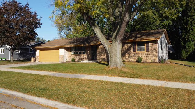 $324,900 | 820 Princeton Road | Janesville