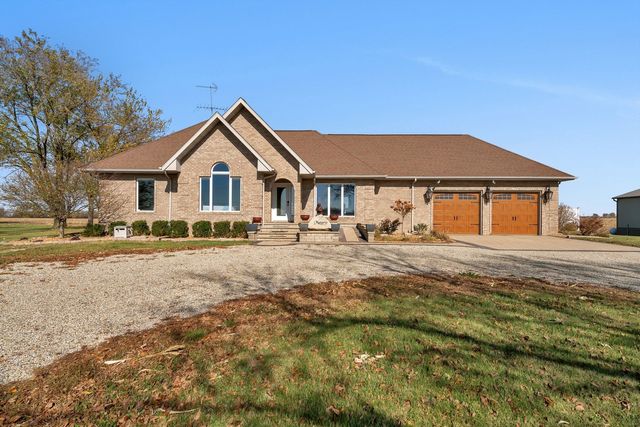 $749,900 | 10739 East 3200 N Road | Newtown Township - Livingston County