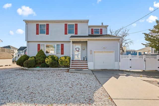 $800,000 | 343 Maria Drive | Toms River