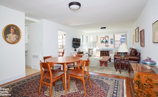 $890,000 | 233 East 70th Street, Unit 11S | Lenox Hill