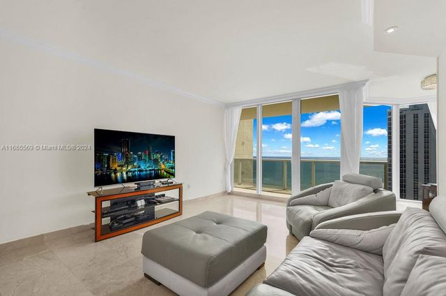 $1,300,000 | 19333 Collins Avenue, Unit 2009 | Sunny Isles Beach