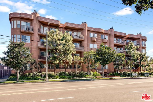 $1,195,000 | 4310 Cahuenga Boulevard, Unit 304 | Toluca Lake