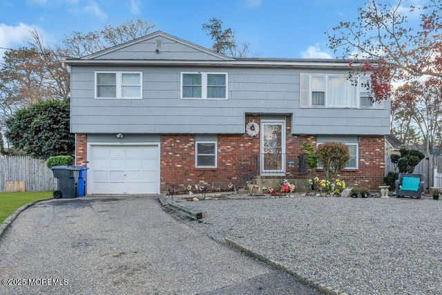 $550,000 | 1845 Merrimac Drive | Toms River