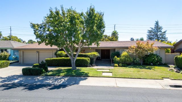 $749,000 | 530 Willow Glen Drive | North Lodi