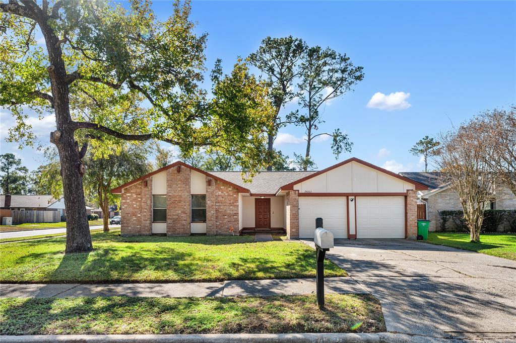 This charming 3-bedroom, 2-bathroom home is ideally situated on a spacious corner lot in Spring. With a bright, open layout and plenty of outdoor space, it offers both comfort and privacy, making it perfect for family living.