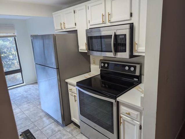 $302,000 | 18204 Swiss Circle, Unit 203 | Farmingdale