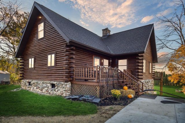 $749,900 | 285 County Road MM | Oregon Town