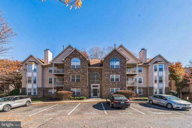 $289,900 | 9715 Lake Pointe Court, Unit 304 | Lake Arbor