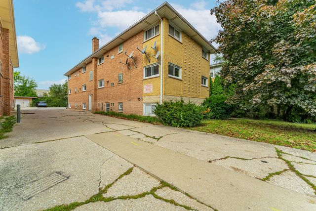 $189,900 | 4030 Joliet Avenue, Unit 2 | Lyons