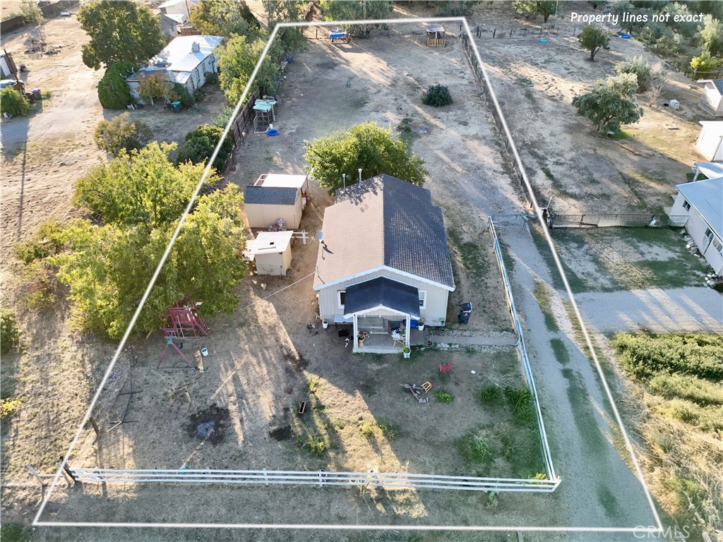 a view of a yard in front of house