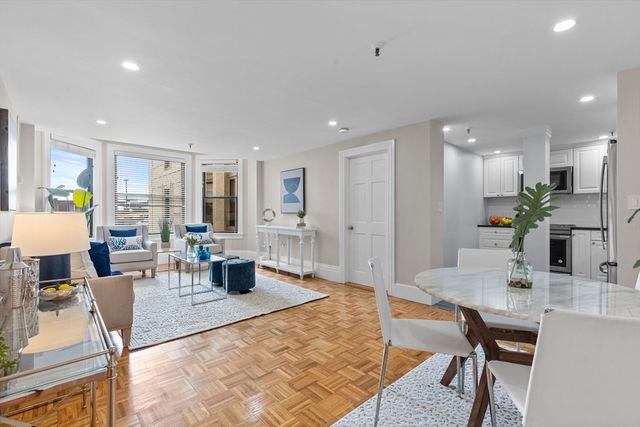 $1,199,000 | 390 Commonwealth Avenue, Unit 503 | Back Bay