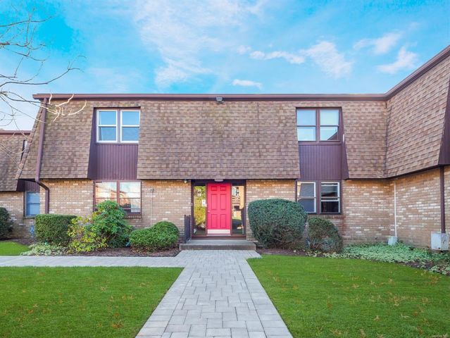 $259,000 | 33 New Holland Village | Nanuet