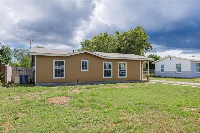 $235,000 | 1402 East Rosewood Street | Beeville