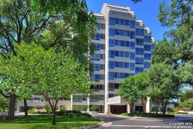 $695,000 | 200 Patterson Avenue, Unit 210 | Alamo Heights