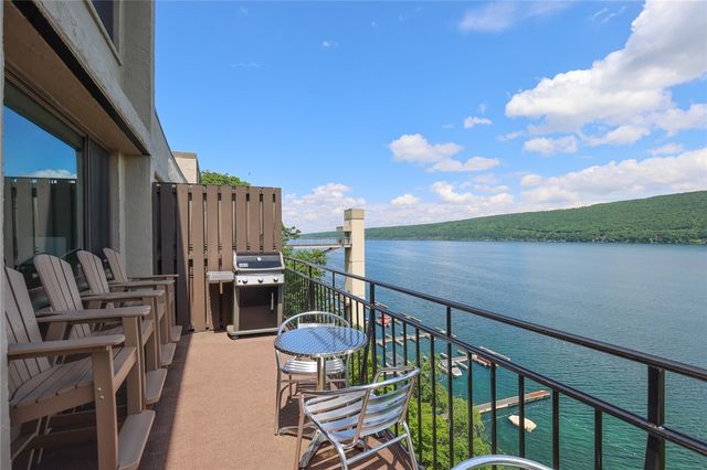 $799,900 | 8 Cliffside Drive | South Bristol