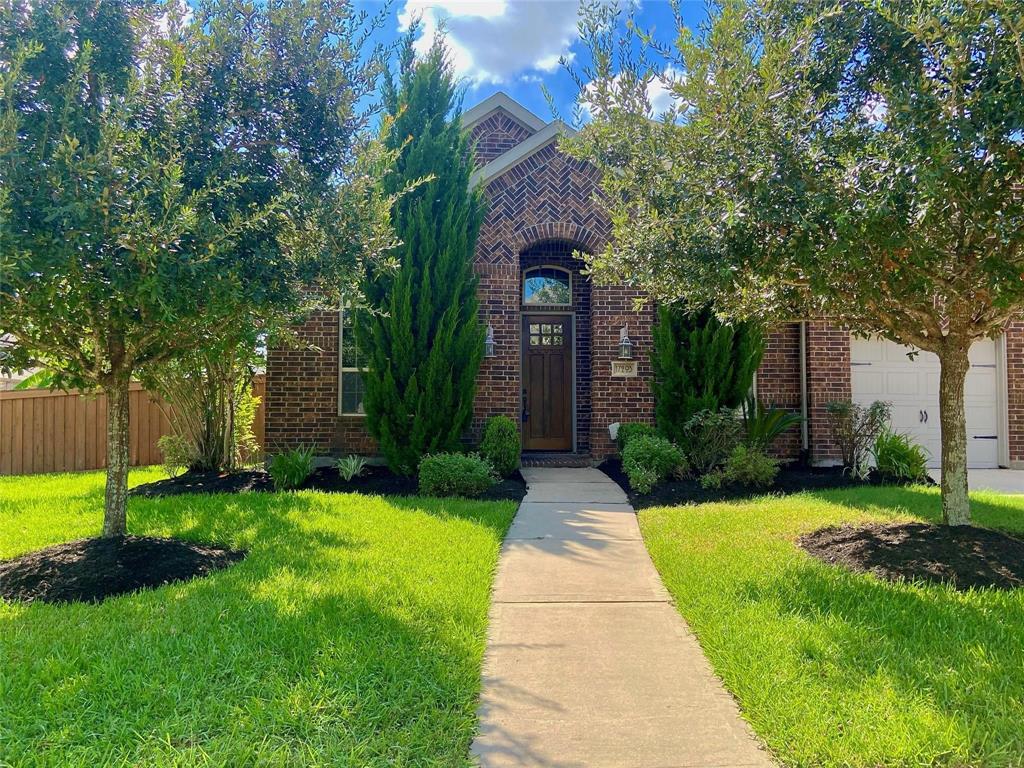 This home features great curb appeal with a well-maintained lawn and inviting front porch. Located in a prime neighborhood, it offers easy access to amenities and transit.