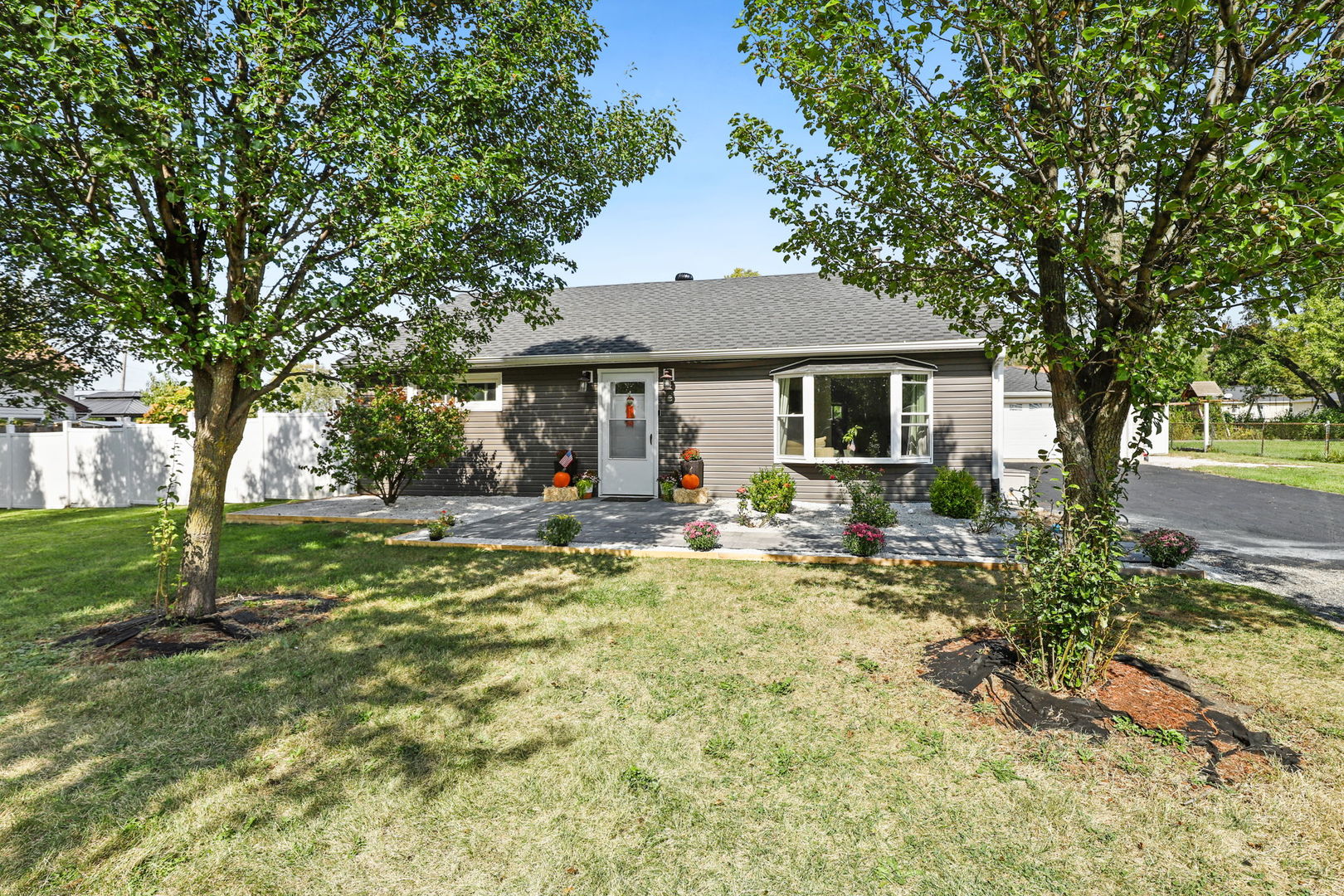 a view of a house with backyard and sitting area