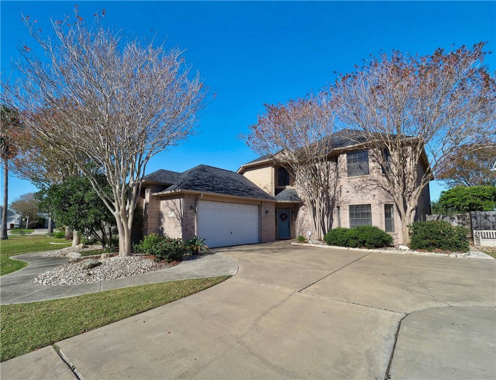 a view of house with a yard