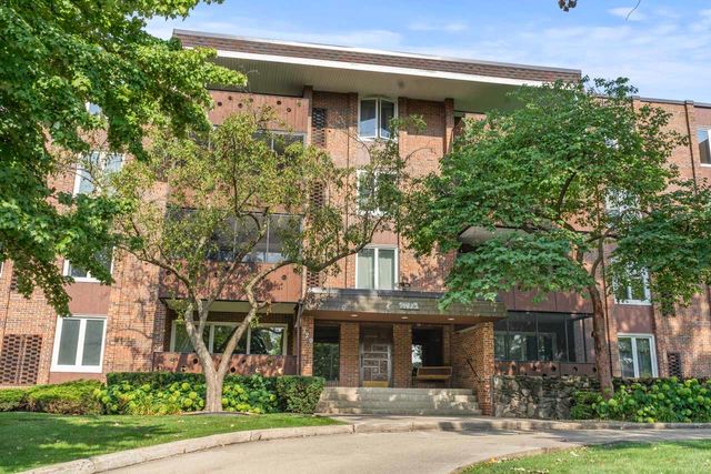 $244,900 | 129 South Spruce Avenue, Unit 404 | Wood Dale