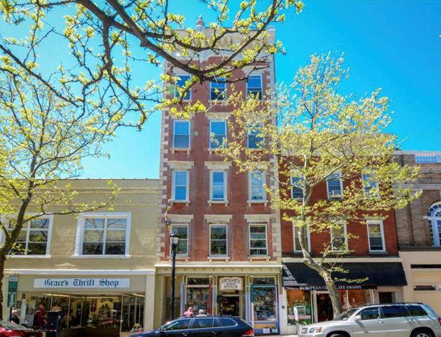 $2,950 | 8 South Broadway, Unit 3 | Nyack