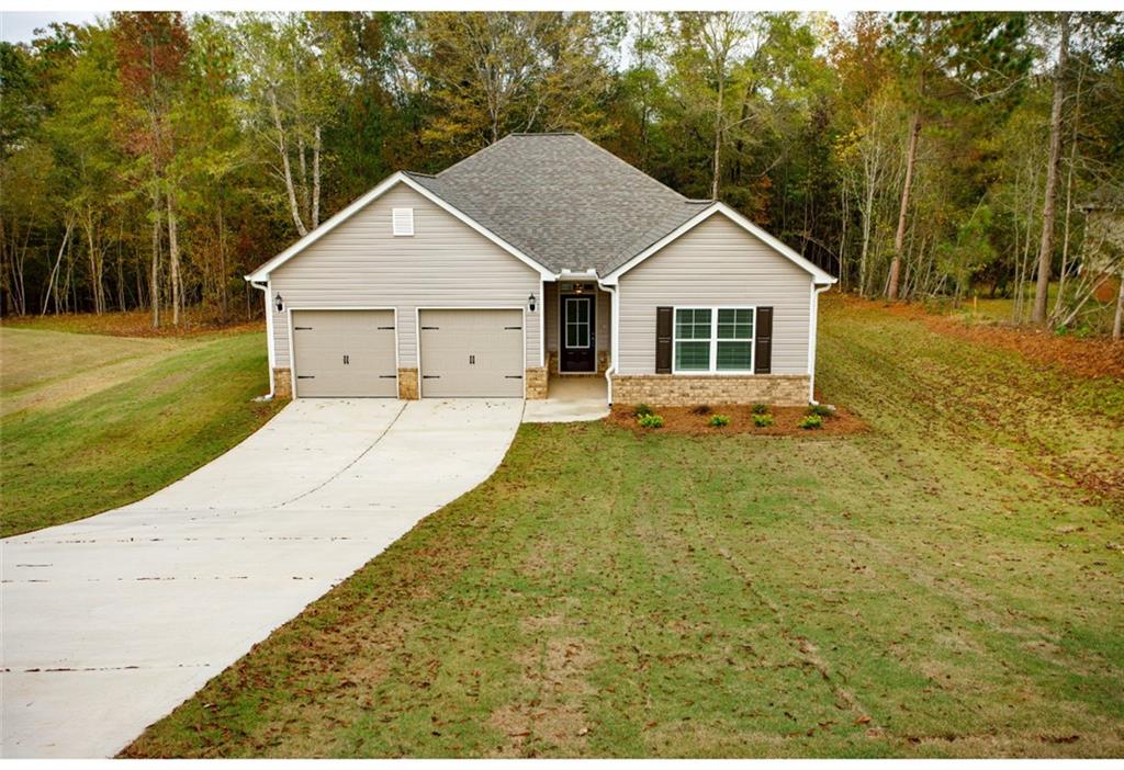 a view of a house with a yard