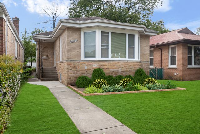 $579,999 | 3021 West Birchwood Avenue | West Rogers Park