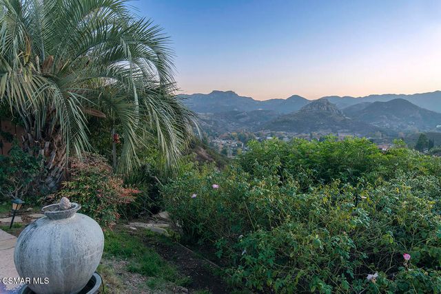 $1,890,000 | 989 Brookview Avenue | Westlake Village - Thousand Oaks