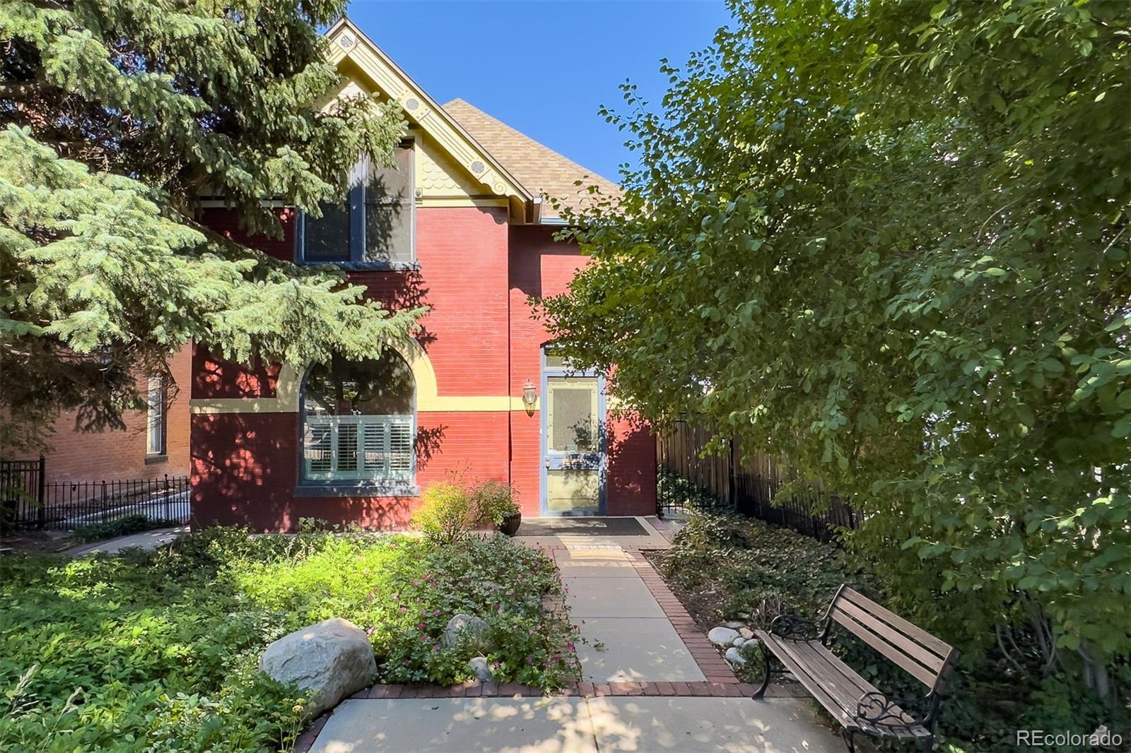 a view of a back yard of the house