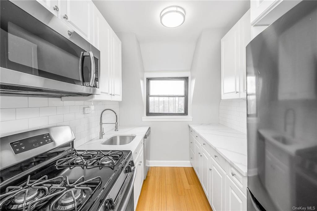 Renovated Kitchen w/Stainless Steel Applinaces