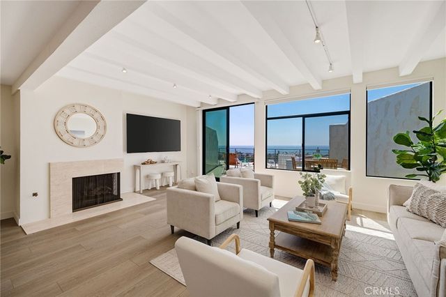 $1,899,000 | 736 Gould Avenue, Unit 25 | Hermosa Beach Valley