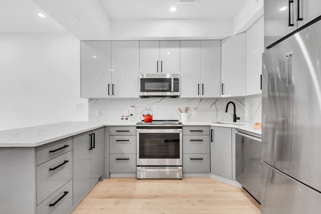 $1,199,000 | 41-13 39th Place, Unit 2 | Sunnyside