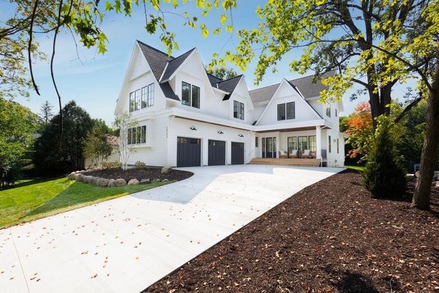 $4,495,000 | 20395 Park Place | Deephaven