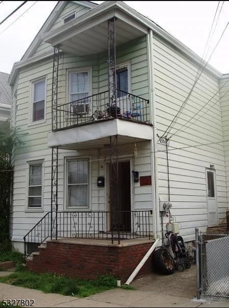 a view of a house with backyard and porch