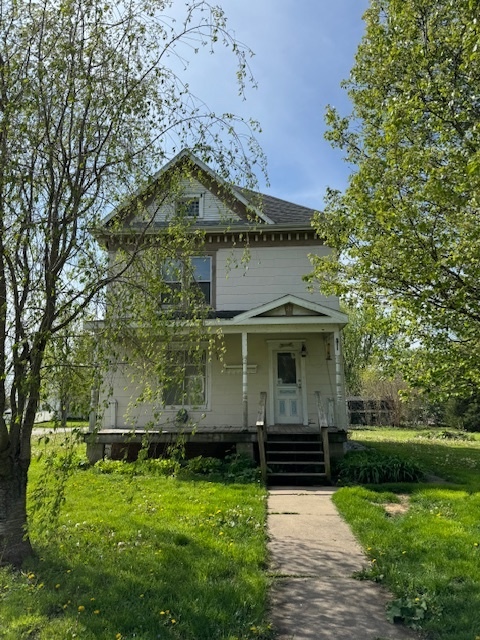 a view of a back yard of the house