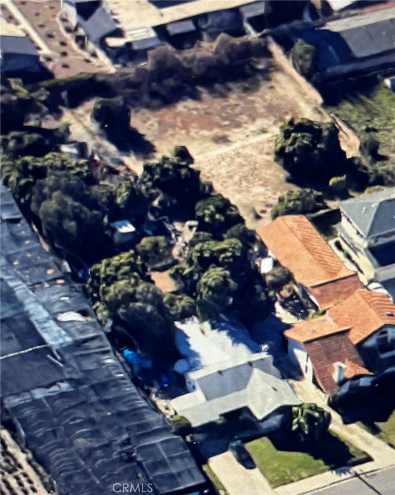 AERIAL VIEW OF RESIDENCE WITH LOTS