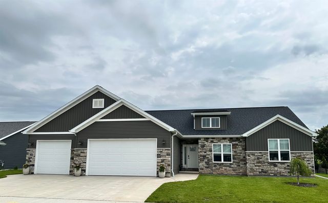 $575,000 | 5600 North Amethyst Drive | Appleton