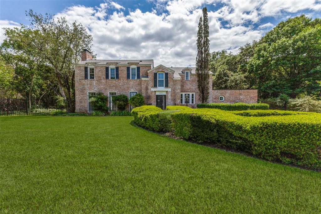 a view of a house with a big yard