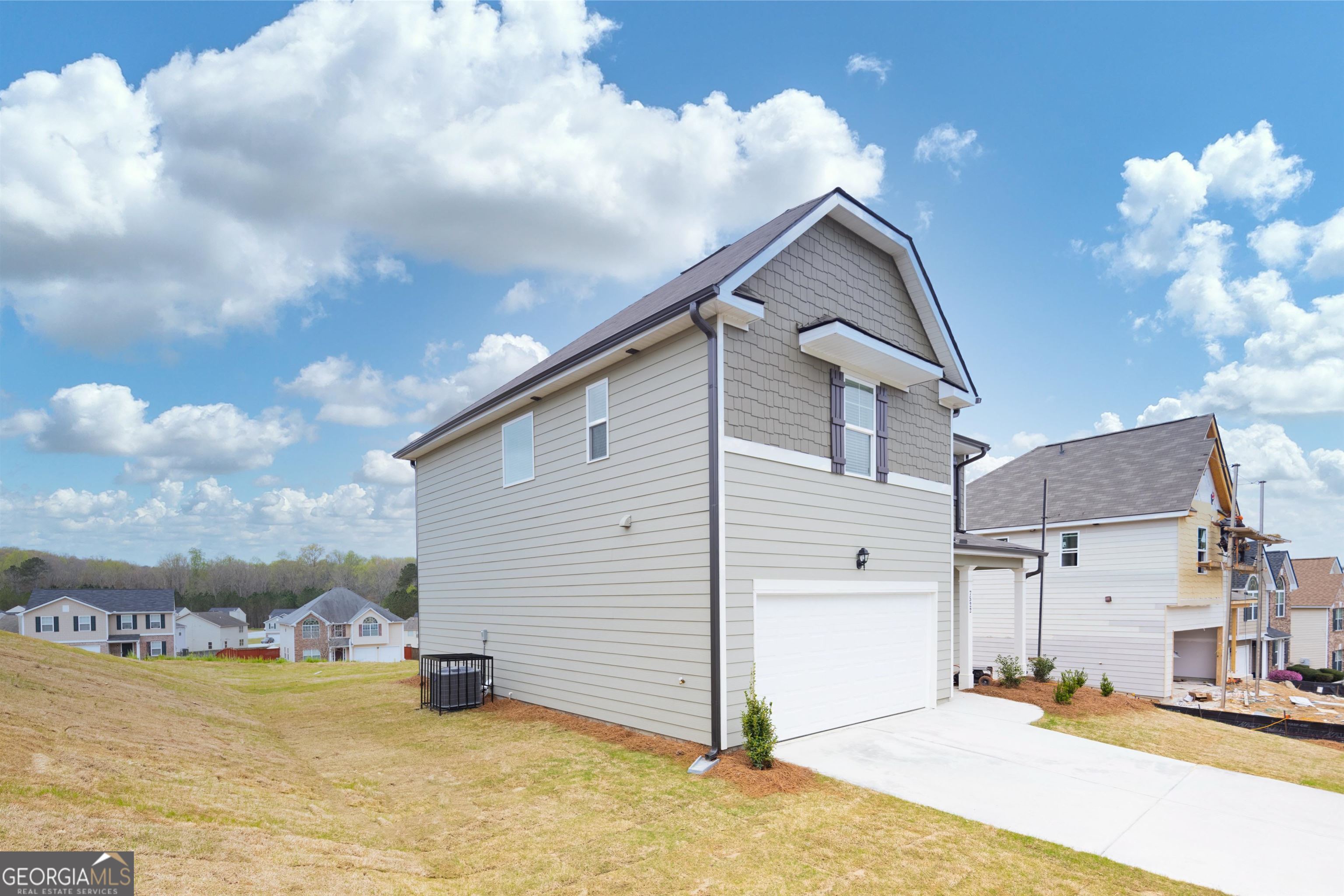 a view of a house with a yard