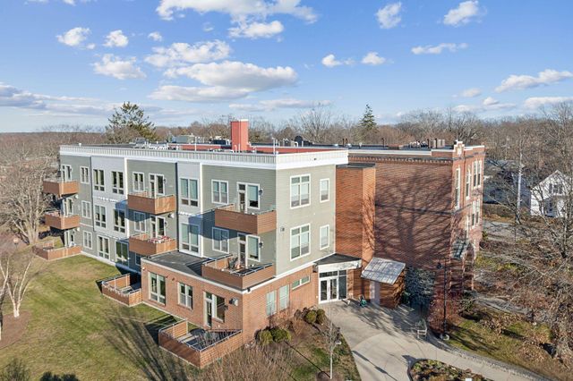 $695,000 | 341 Pine Street, Unit 304 | Meetinghouse Hill