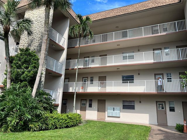 $2,100 | 2440 Southwest 81st Avenue, Unit 103 | Arrowhead Condominium