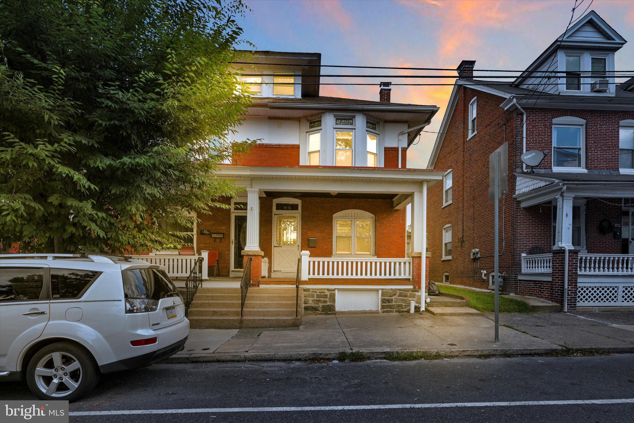 a view of a car park in front of house