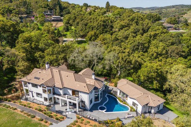 $8,995,000 | 333 Raymundo Drive | Central Woodside