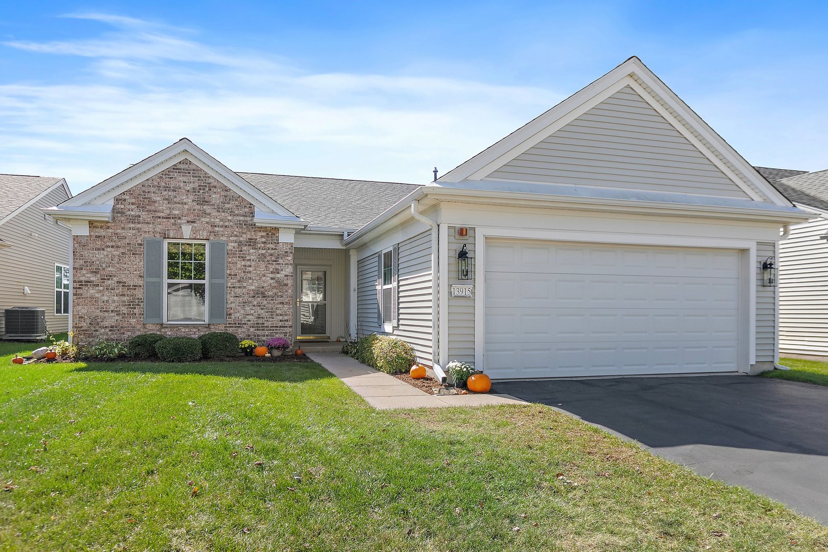 a front view of house with yard and garage