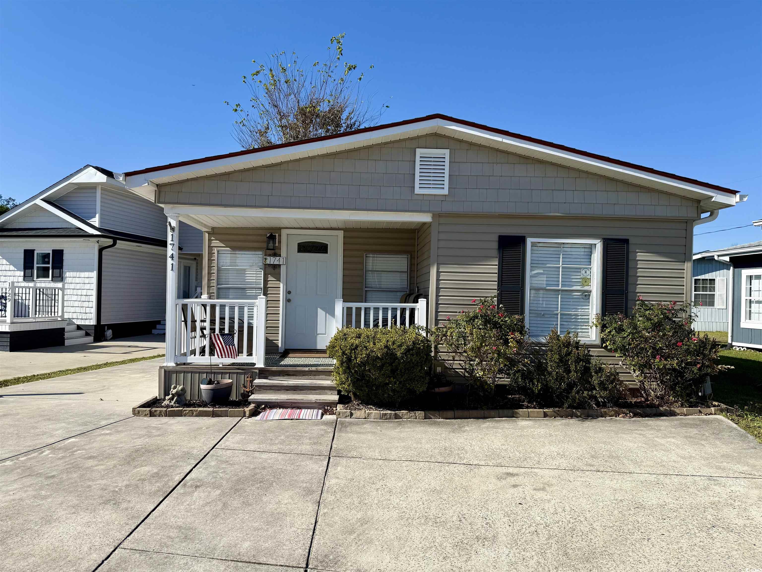 View of front of home featuring a porch