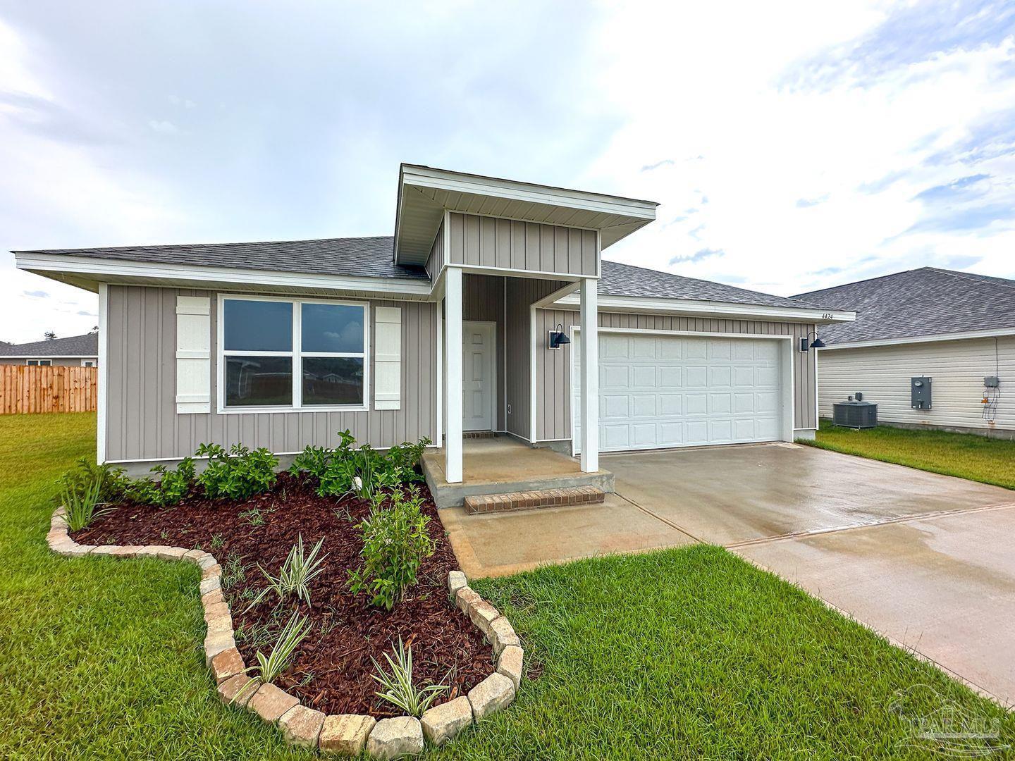 a view of a house with backyard